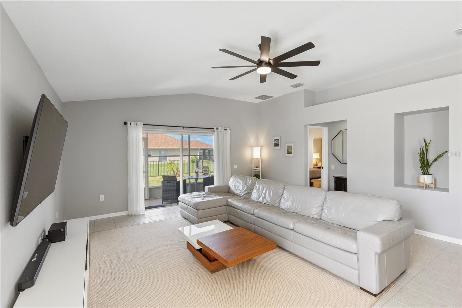 Oversized family room to accommodate large furniture - 7619 CRESCENT PALM DR, WESLEY CHAPEL