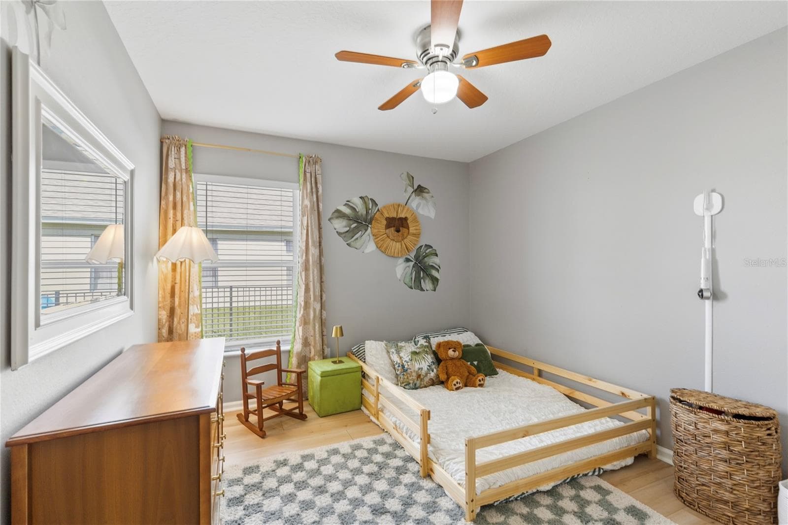 Large guest bedroom - 7619 CRESCENT PALM DR, WESLEY CHAPEL