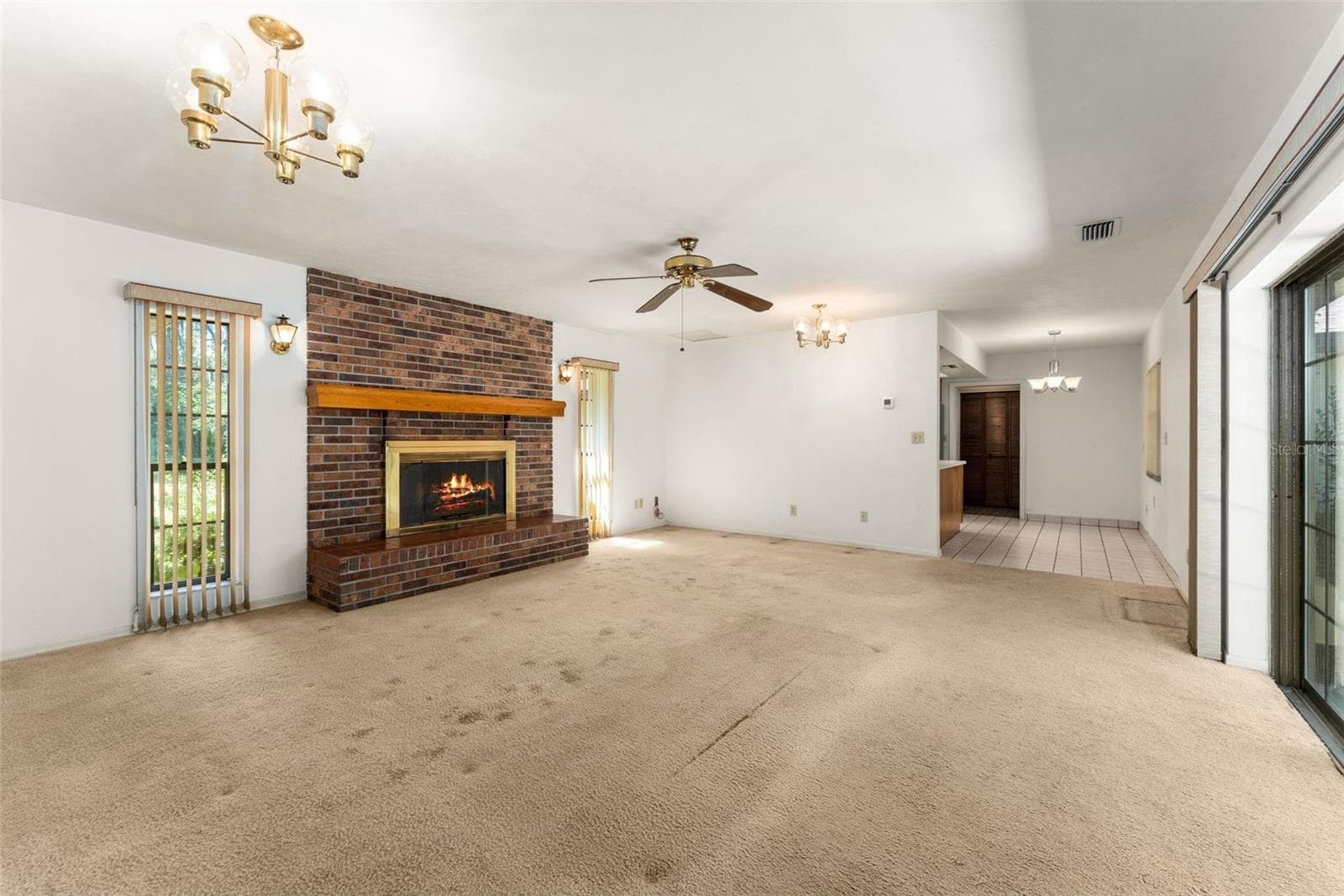 Wood burning fireplace - 5804 NW 158TH ST, ALACHUA