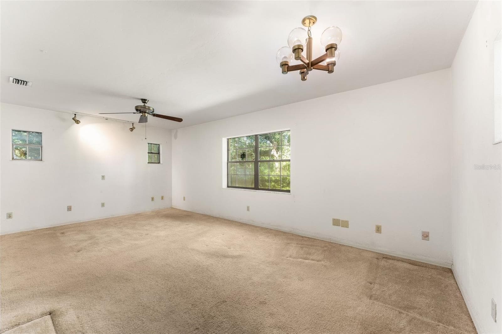 Primary bedroom - 5804 NW 158TH ST, ALACHUA