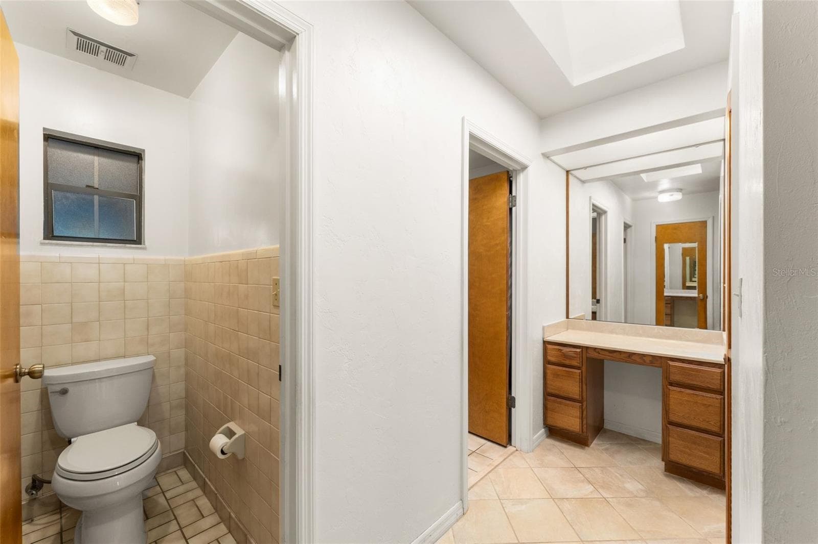 Primary bathroom with commode room and makeup area - 5804 NW 158TH ST, ALACHUA