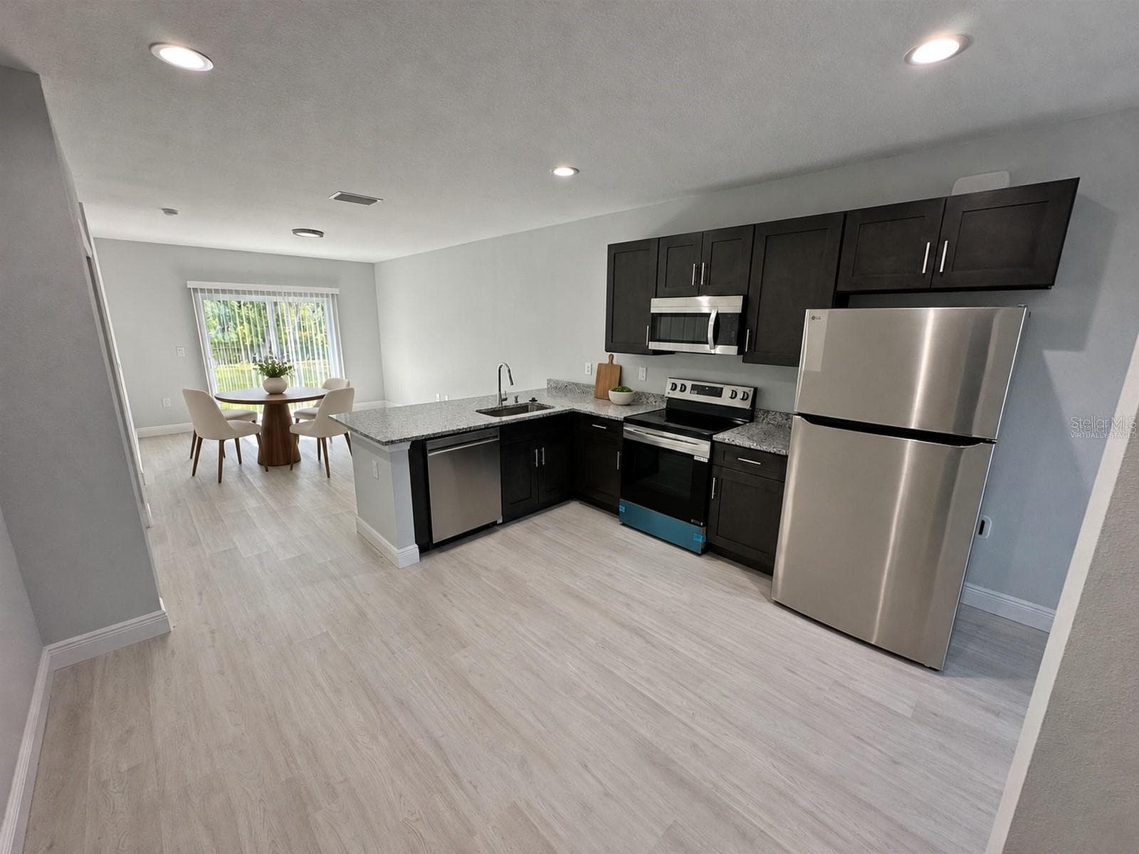 Virtually staged - 2088 FERNWOOD ST, PORT CHARLOTTE