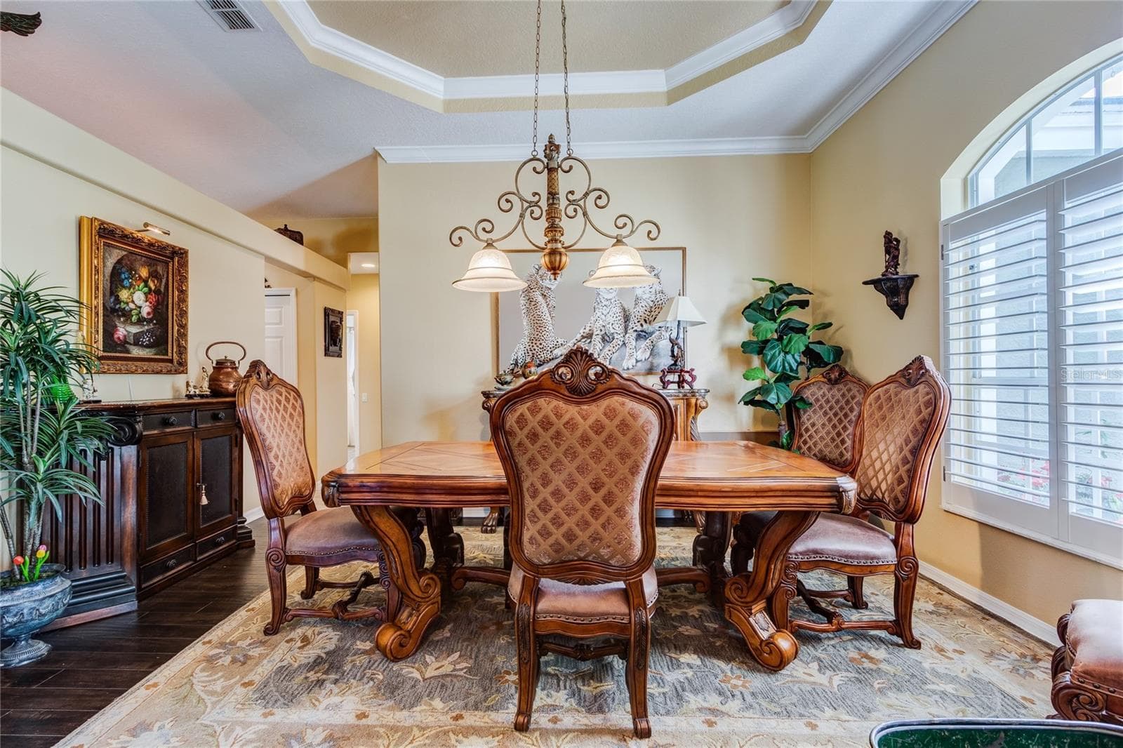 Dining room with Tray ceiling and crown molding - 13030 GRAND TRAVERSE DR, DADE CITY