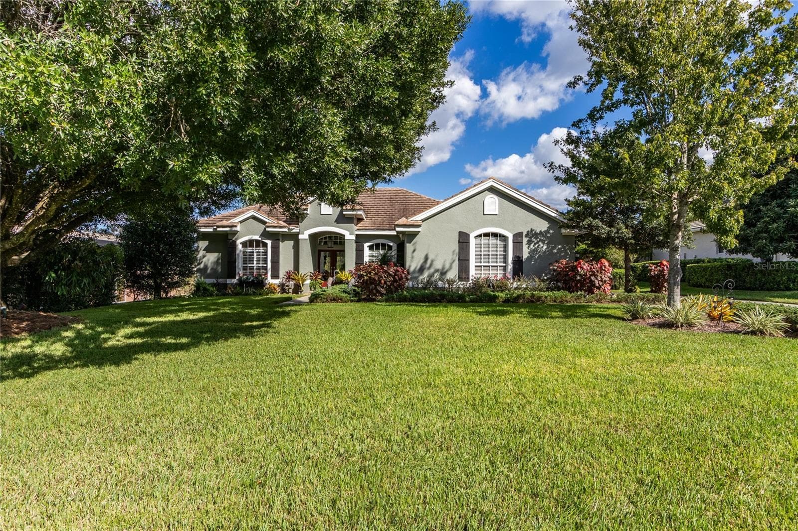Front landscape - 13030 GRAND TRAVERSE DR, DADE CITY