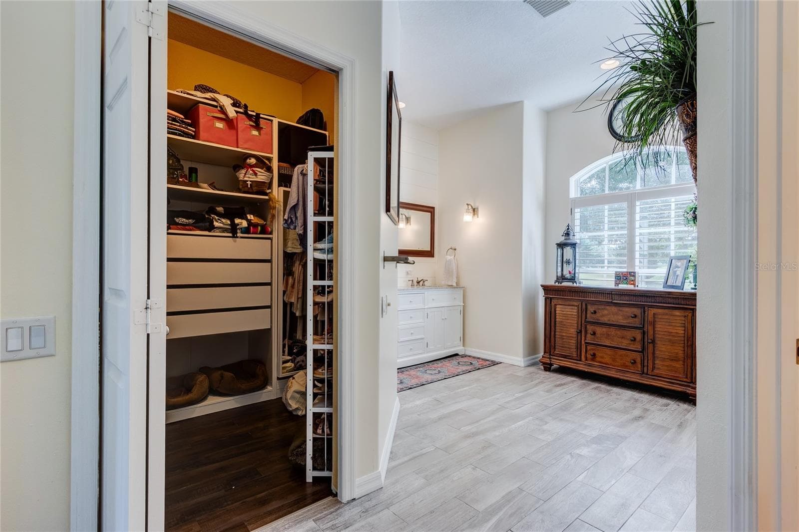 Bath ensuite is updated, light and bright! - 13030 GRAND TRAVERSE DR, DADE CITY