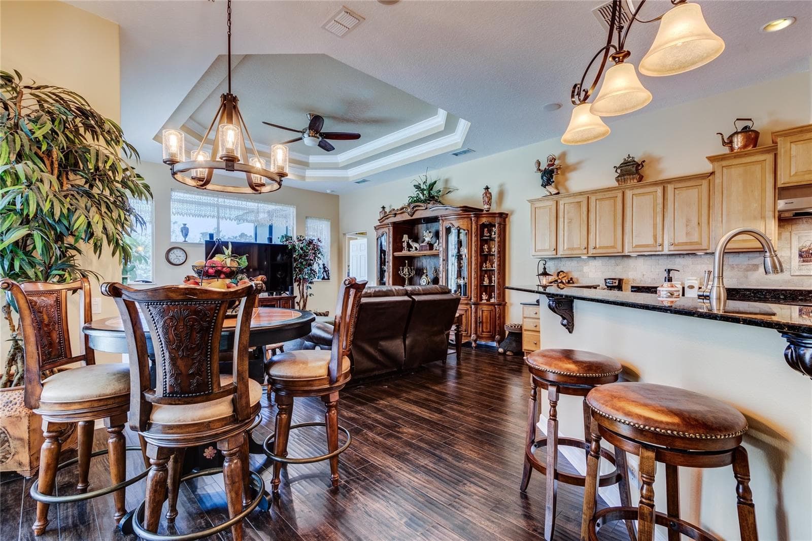 Eat in breakfast nook open to great room - 13030 GRAND TRAVERSE DR, DADE CITY