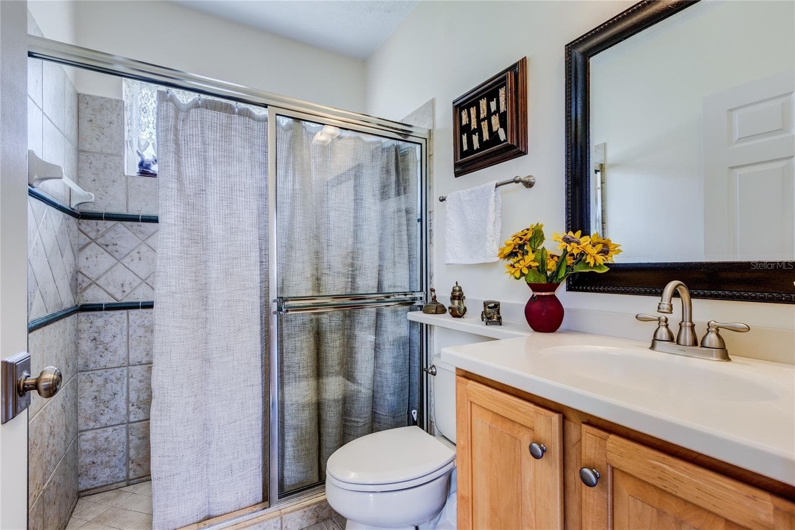 Pool bath on same wing as bonus room (Bed 4) - 13030 GRAND TRAVERSE DR, DADE CITY