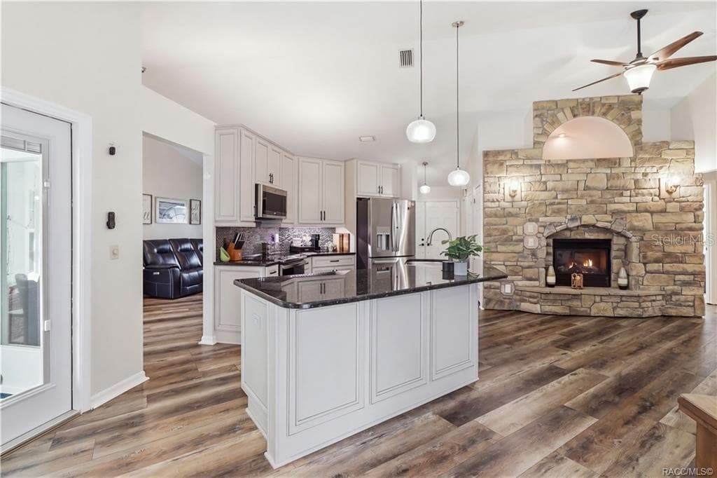 UPDATED KITCHENAttractive kitchen featuring GRANITE COUNTERTOPS, center island, newer stainless steel appliances, pendant lighting & abundant cabinetry. - 1436 N CHERRY POP DR, HERNANDO