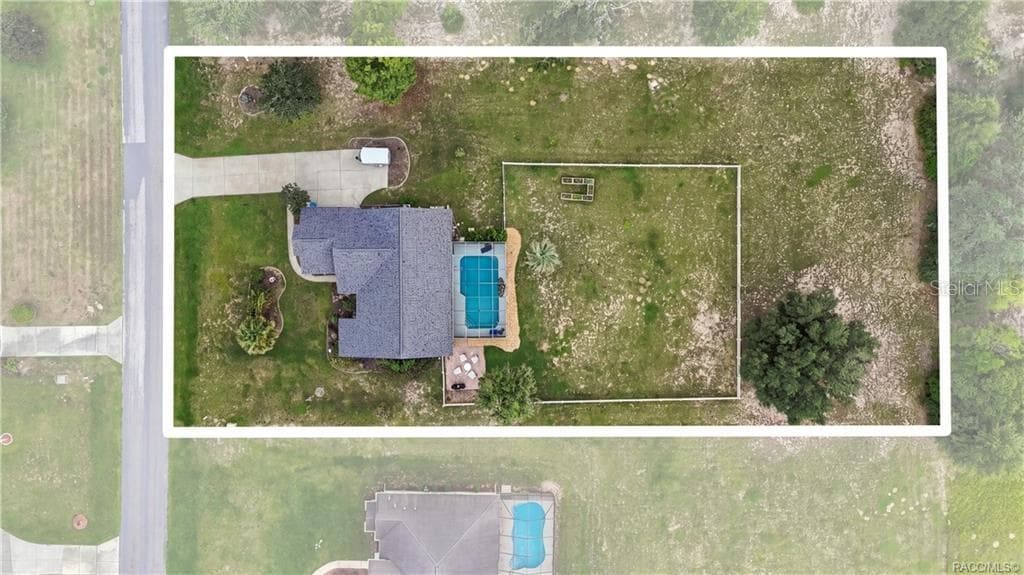 Bird's-eye view showcasing the spacious 1.02-acre homesite, screened-in pool, white rail-fenced backyard & outdoor living areas. - 1436 N CHERRY POP DR, HERNANDO
