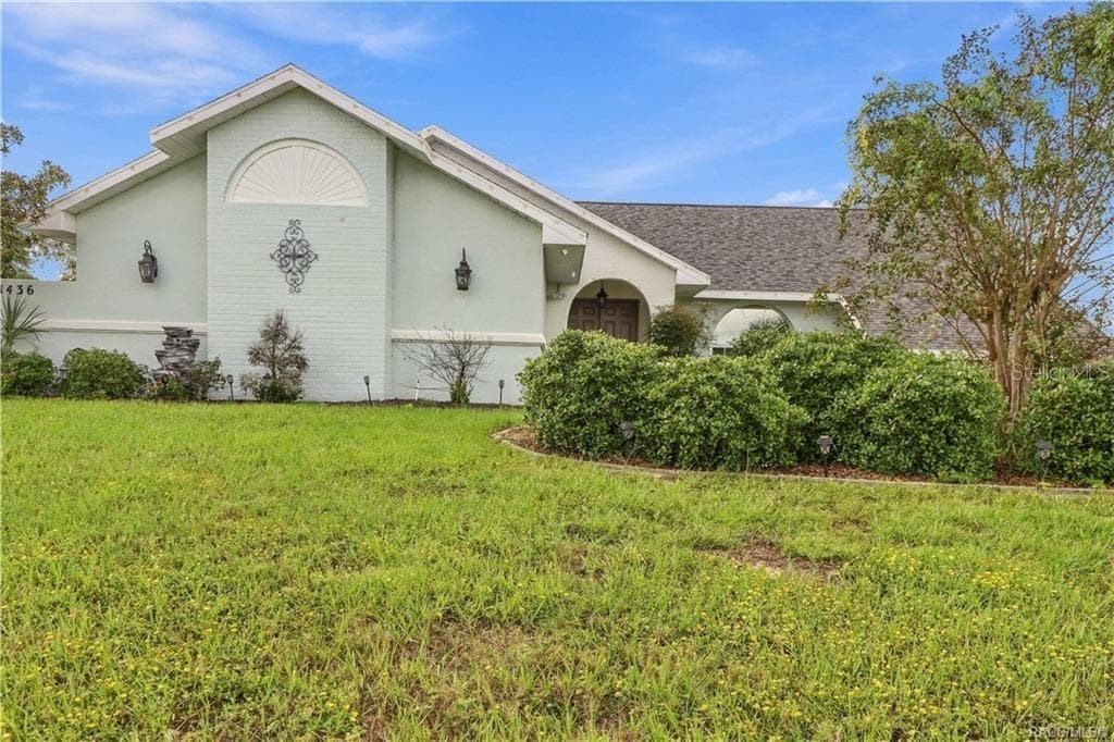 FRONT ELEVATIONAttractive front elevation featuring decorative architectural accents, mature landscaping & a welcoming arched entryway. - 1436 N CHERRY POP DR, HERNANDO