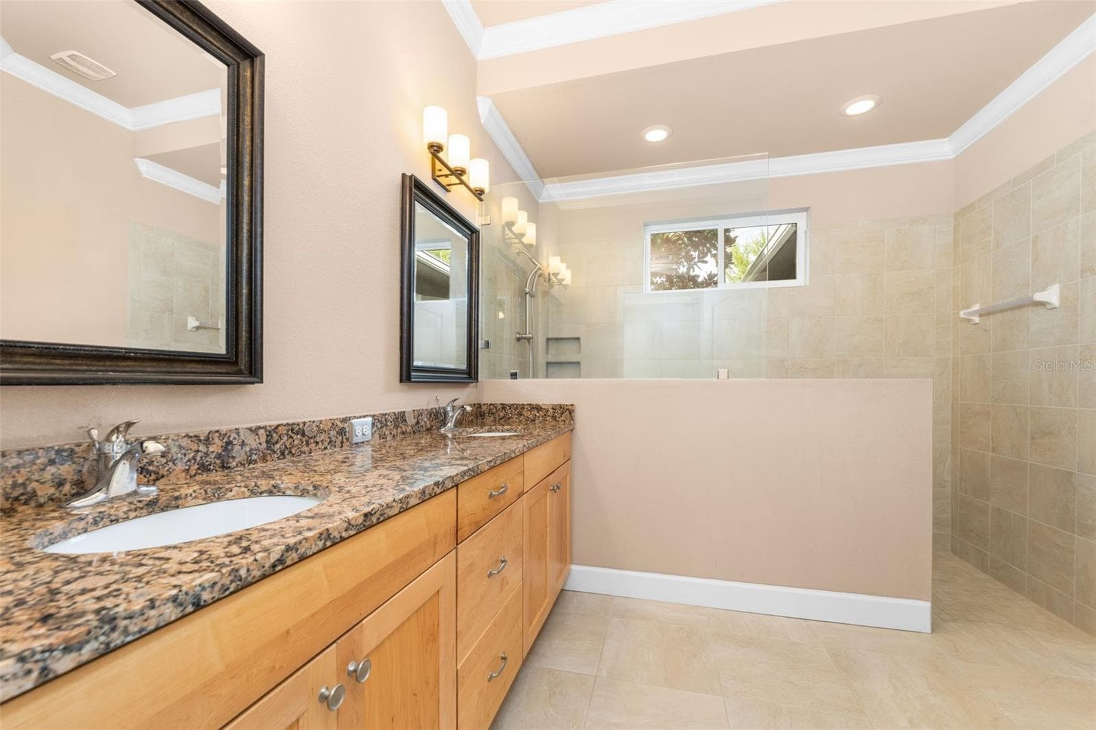 Master bathroom - 11883 SW 28TH AVE, GAINESVILLE