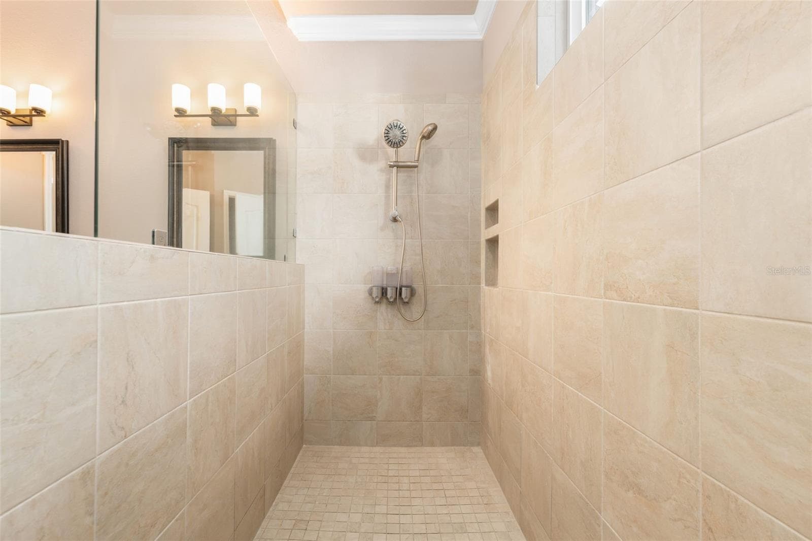 Master bathroom - 11883 SW 28TH AVE, GAINESVILLE