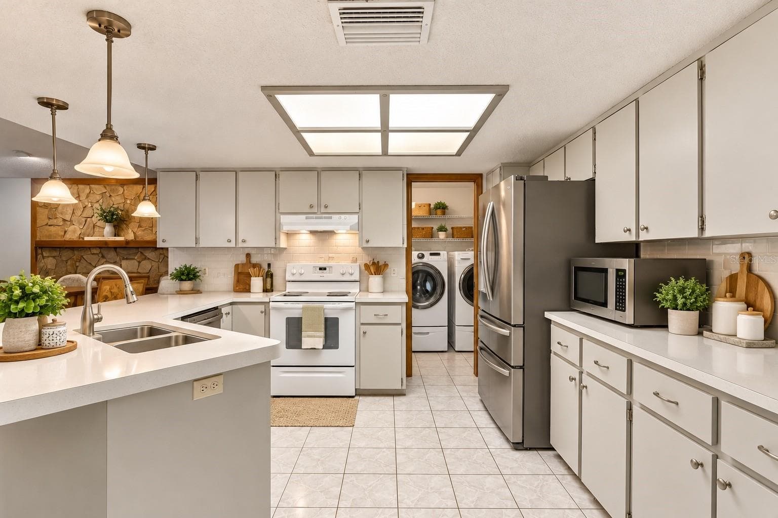 Single Family Residence at 8382 PINEWOOD AVE, BROOKSVILLE, photo 10 of 31