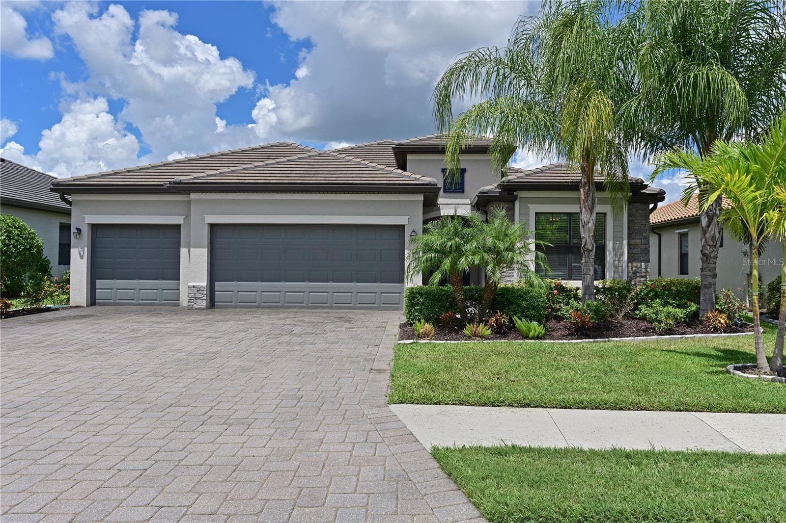 Single Family Residence at 11525 AUTUMN LEAF WAY, BRADENTON, photo 2 of 34