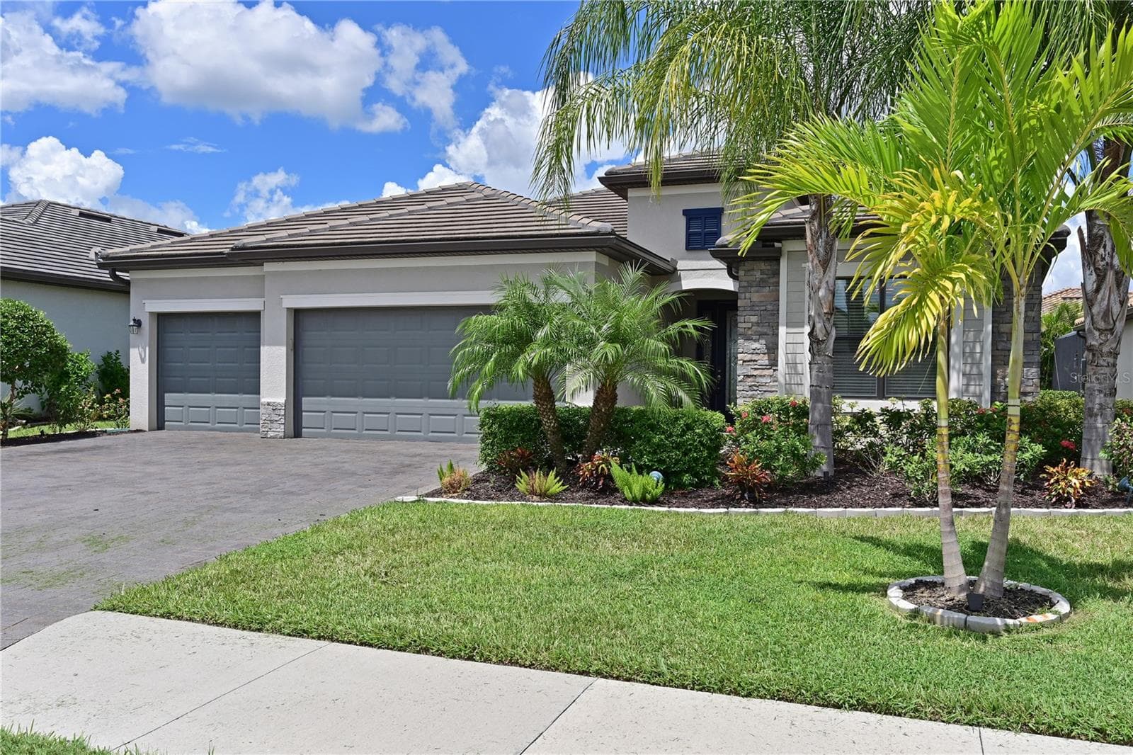 Single Family Residence at 11525 AUTUMN LEAF WAY, BRADENTON, photo 3 of 34
