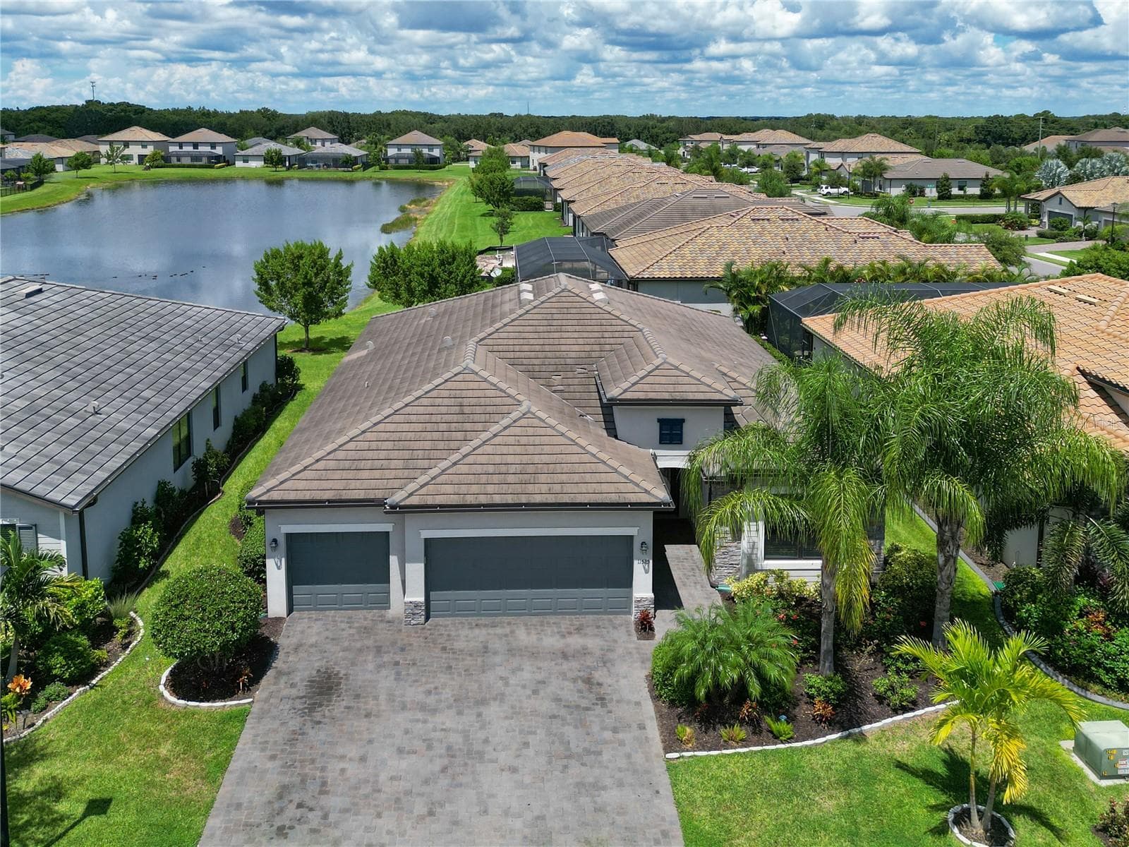 Single Family Residence at 11525 AUTUMN LEAF WAY, BRADENTON, photo 4 of 34
