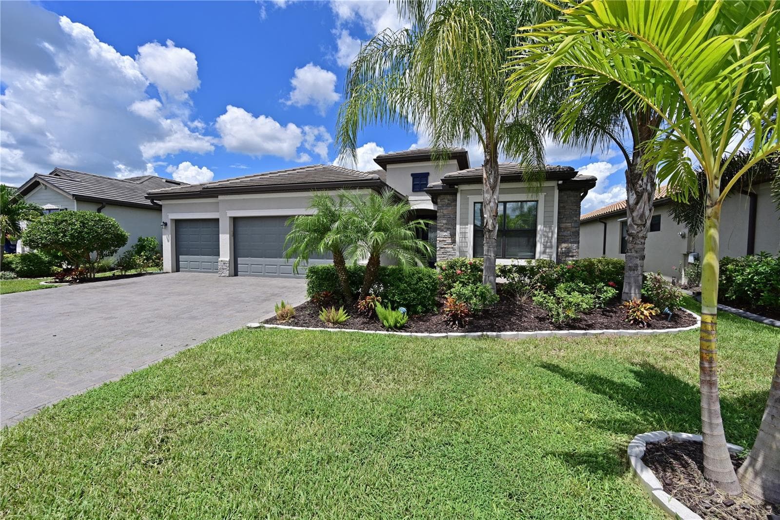 Single Family Residence at 11525 AUTUMN LEAF WAY, BRADENTON, photo 5 of 34