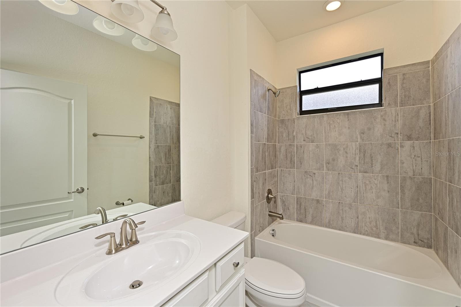 Single Family Residence at 11525 AUTUMN LEAF WAY, BRADENTON, photo 19 of 34