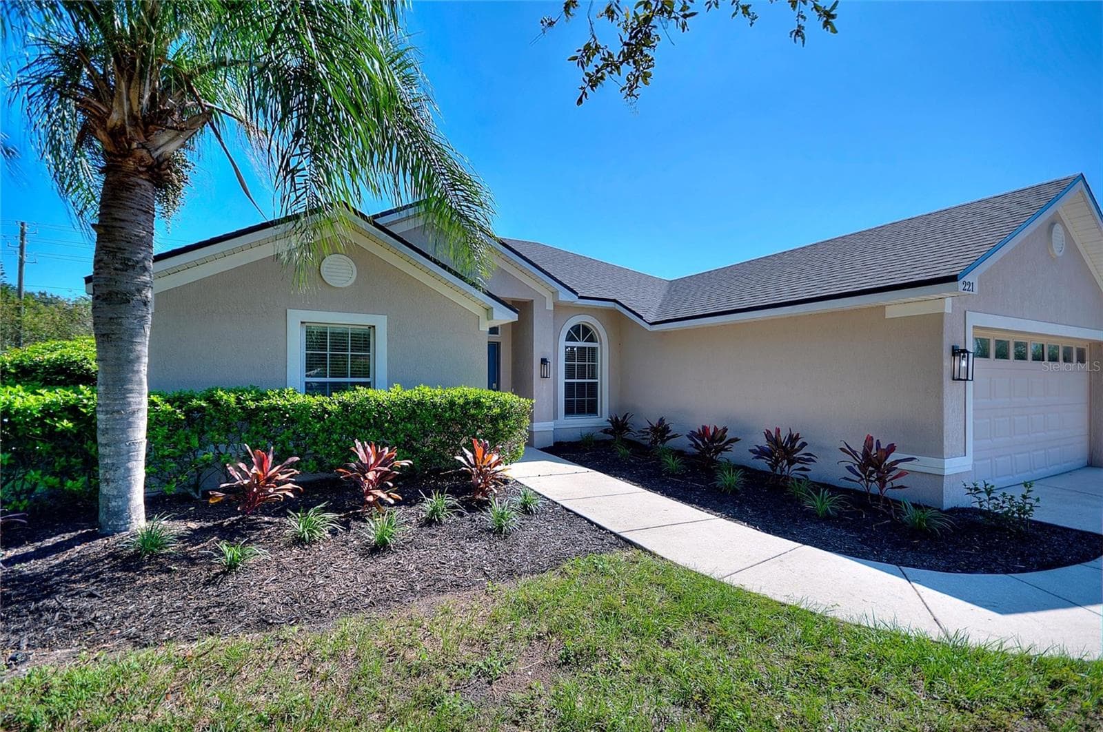 Single Family Residence at 221 MANDOLIN DR, WINTER HAVEN, photo 2 of 46