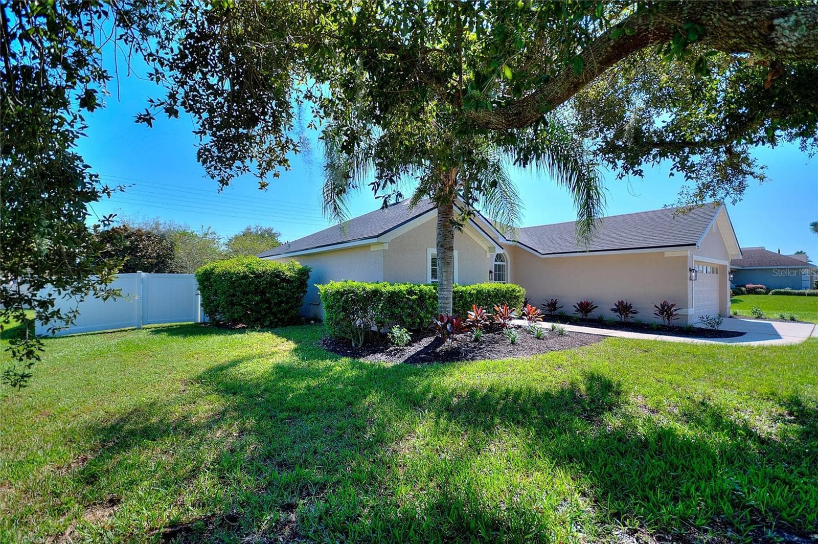 Single Family Residence at 221 MANDOLIN DR, WINTER HAVEN, photo 3 of 46