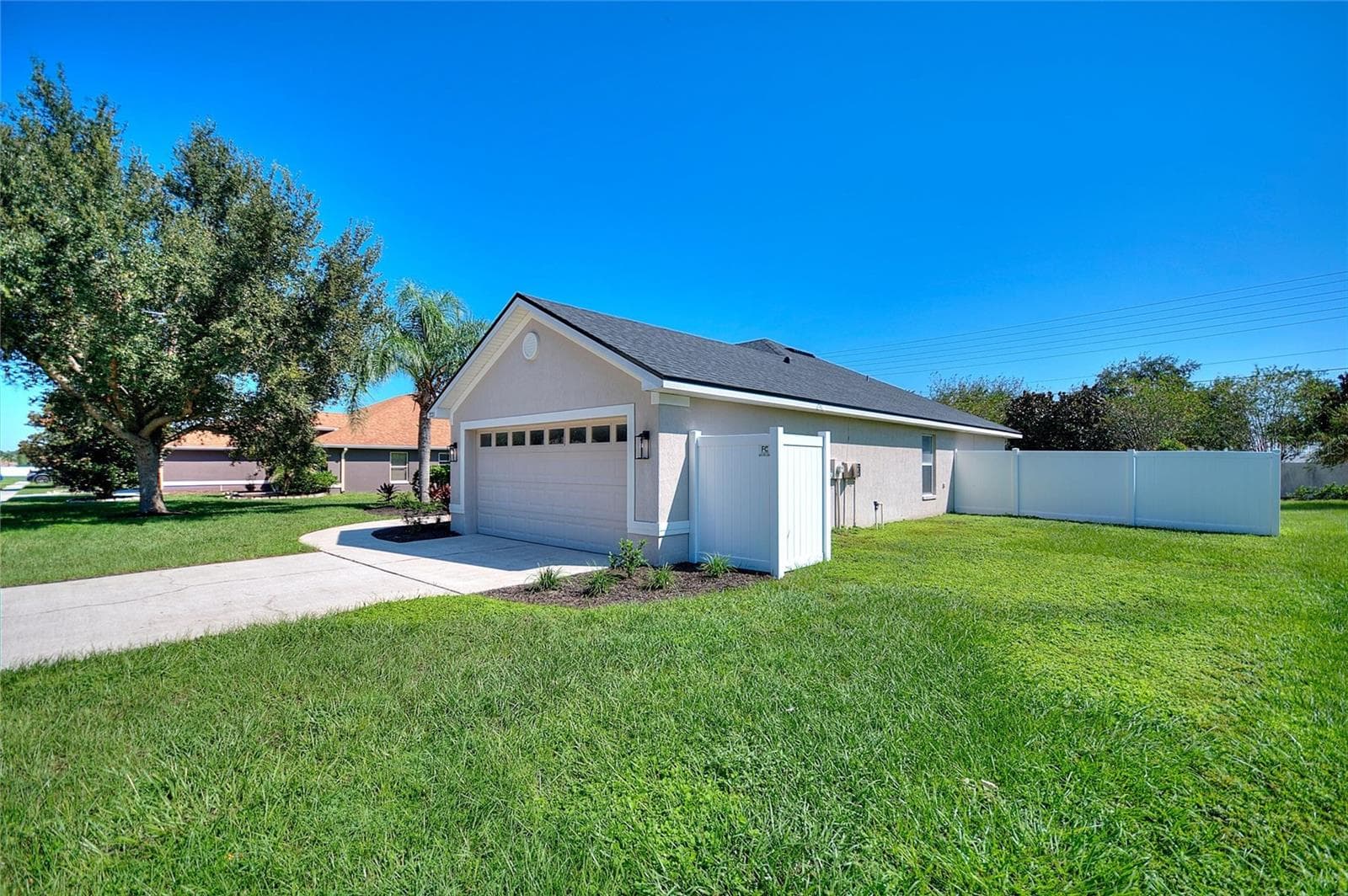 Single Family Residence at 221 MANDOLIN DR, WINTER HAVEN, photo 4 of 46