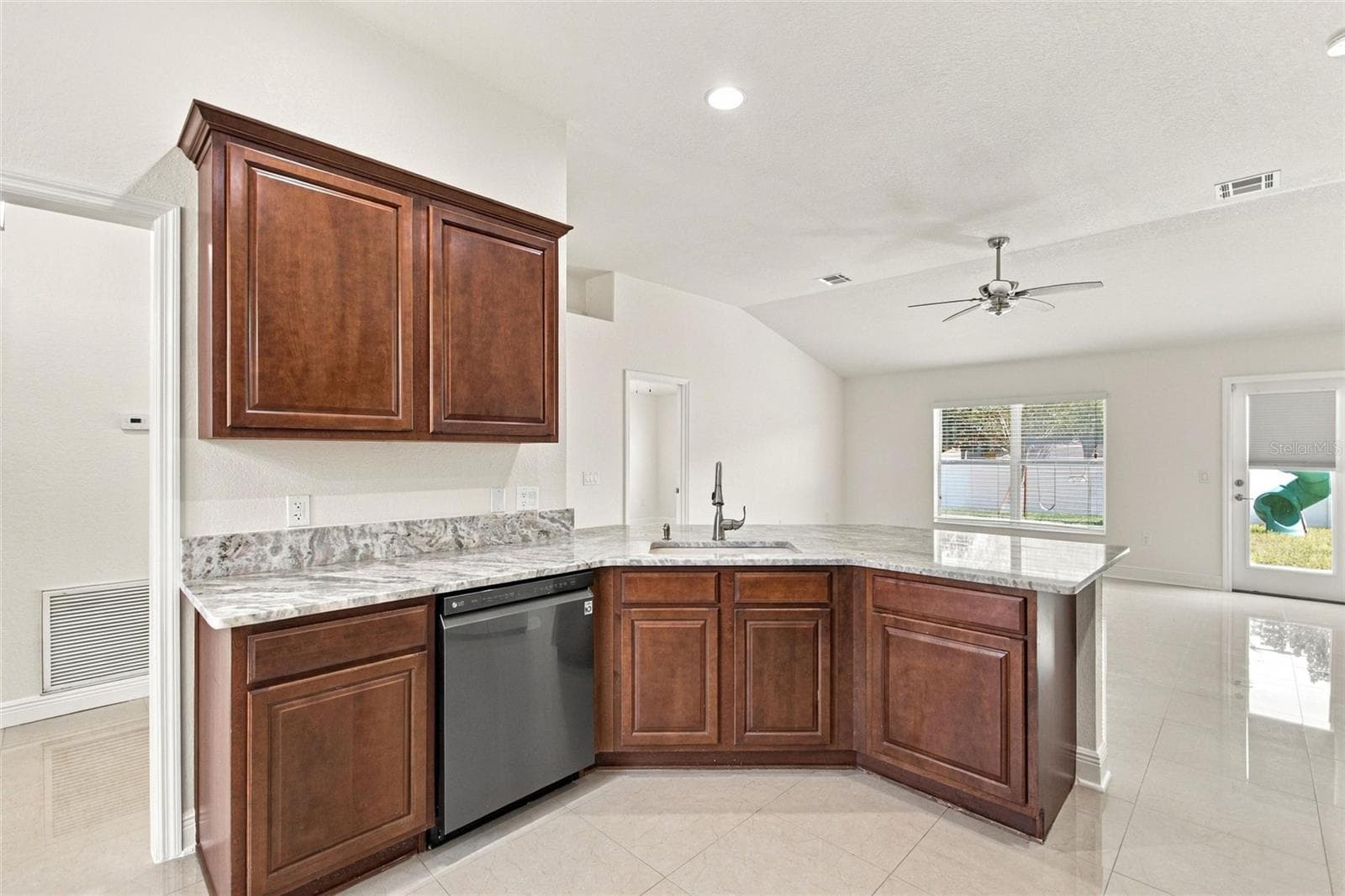 Single Family Residence at 221 MANDOLIN DR, WINTER HAVEN, photo 9 of 46