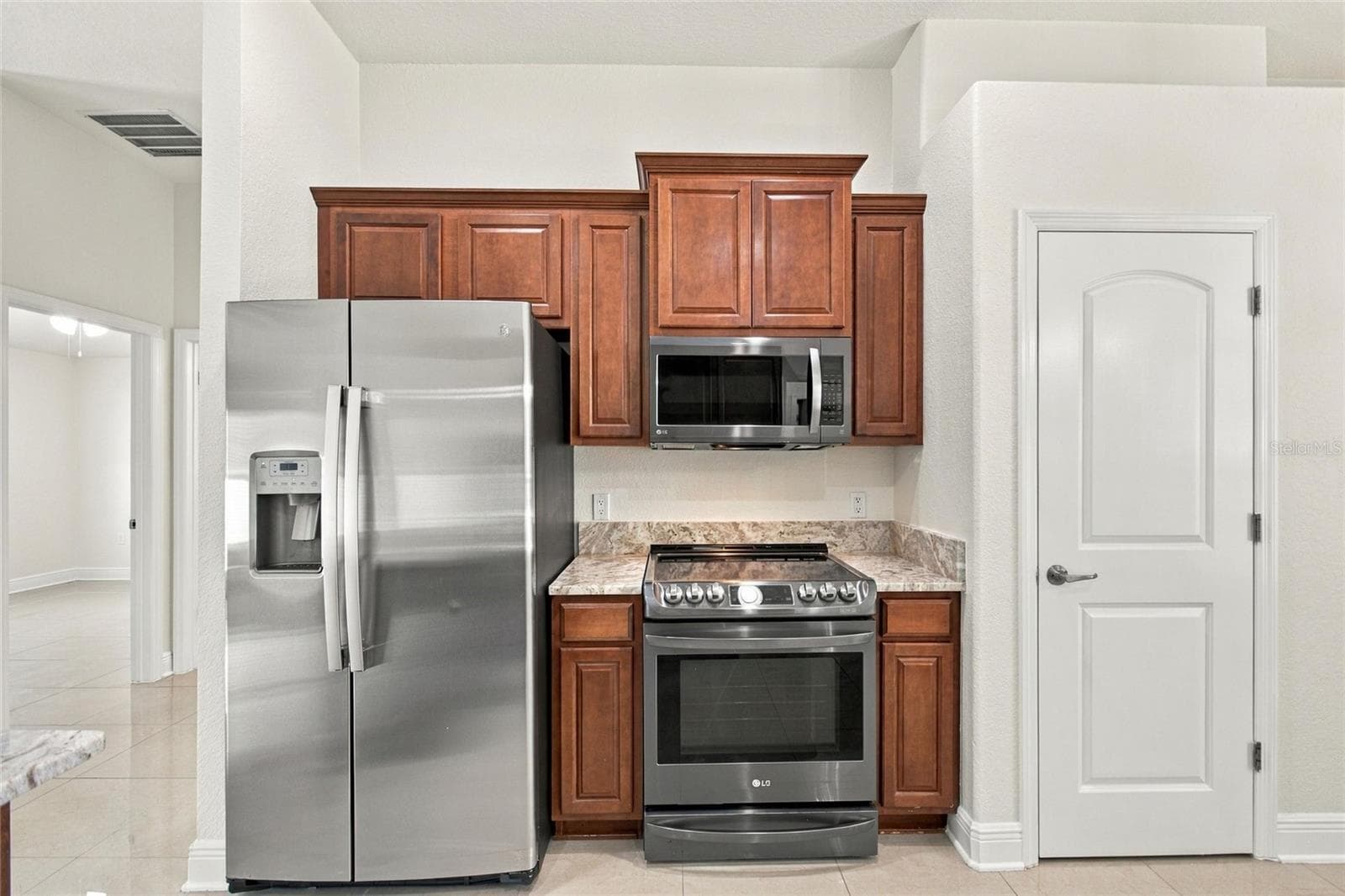 Single Family Residence at 221 MANDOLIN DR, WINTER HAVEN, photo 10 of 46