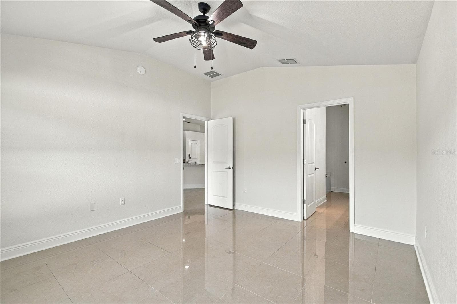 Single Family Residence at 221 MANDOLIN DR, WINTER HAVEN, photo 19 of 46