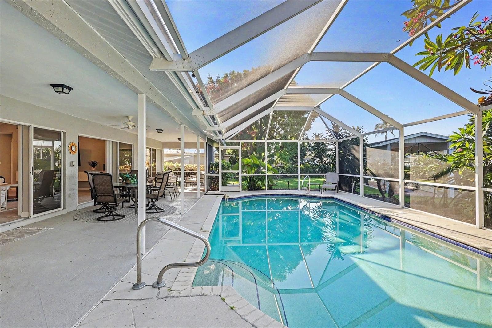 330 BAMBOO DR