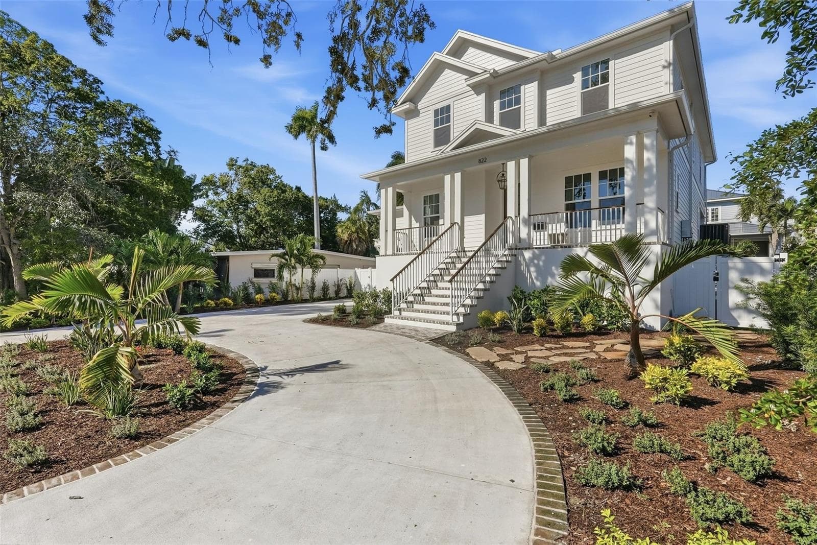 Single Family Residence at 822 SNELL ISLE BLVD NE, ST PETERSBURG, photo 3 of 49