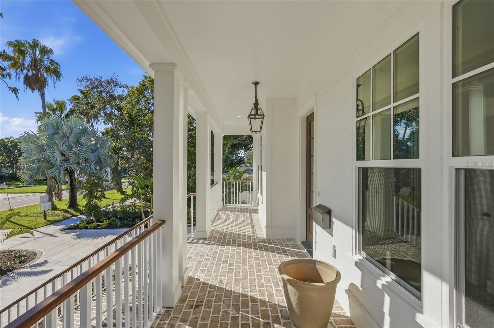 Single Family Residence at 822 SNELL ISLE BLVD NE, ST PETERSBURG, photo 5 of 49