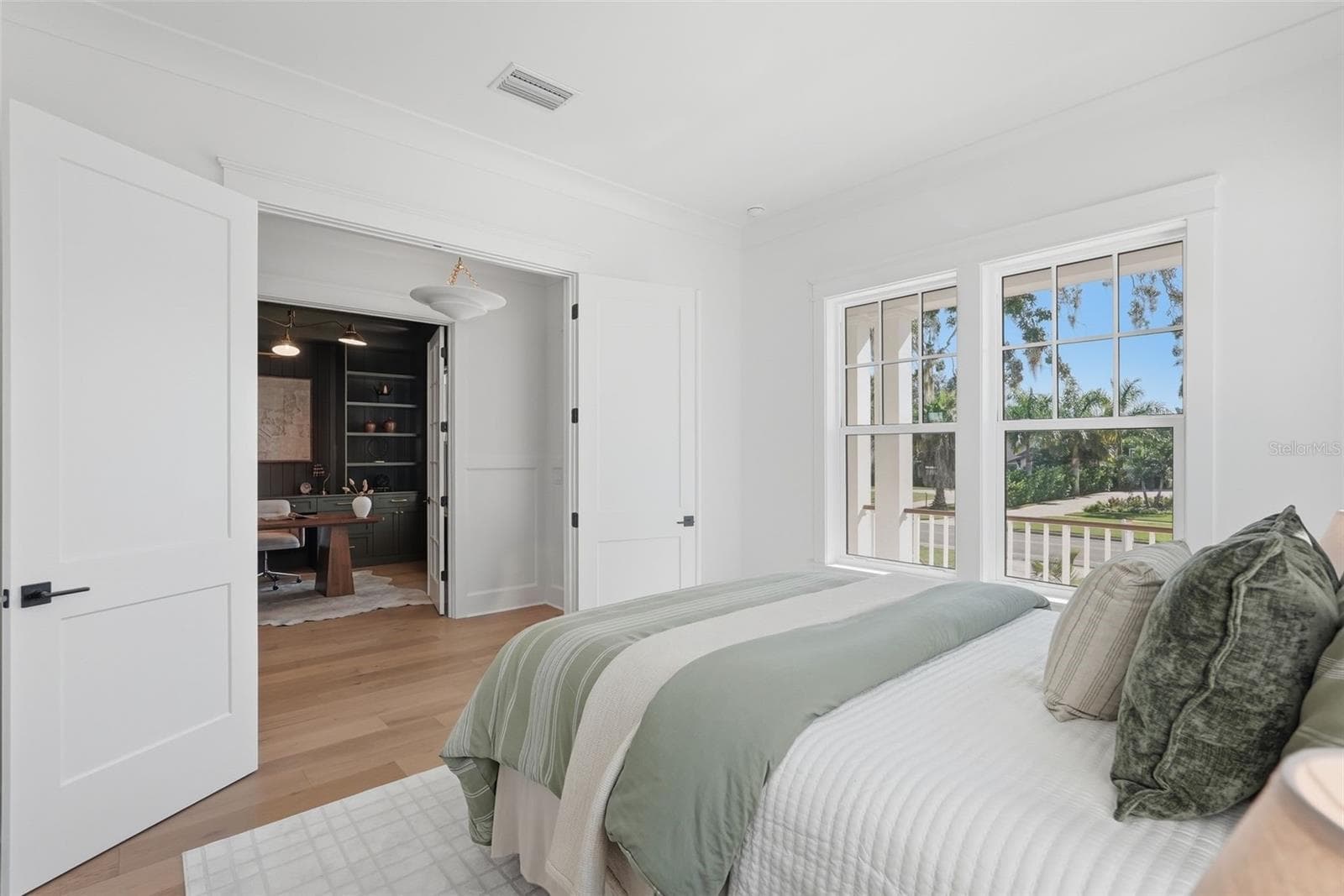 Single Family Residence at 822 SNELL ISLE BLVD NE, ST PETERSBURG, photo 9 of 49
