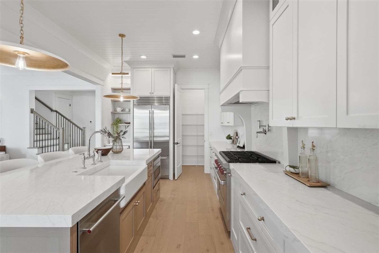Single Family Residence at 822 SNELL ISLE BLVD NE, ST PETERSBURG, photo 15 of 49
