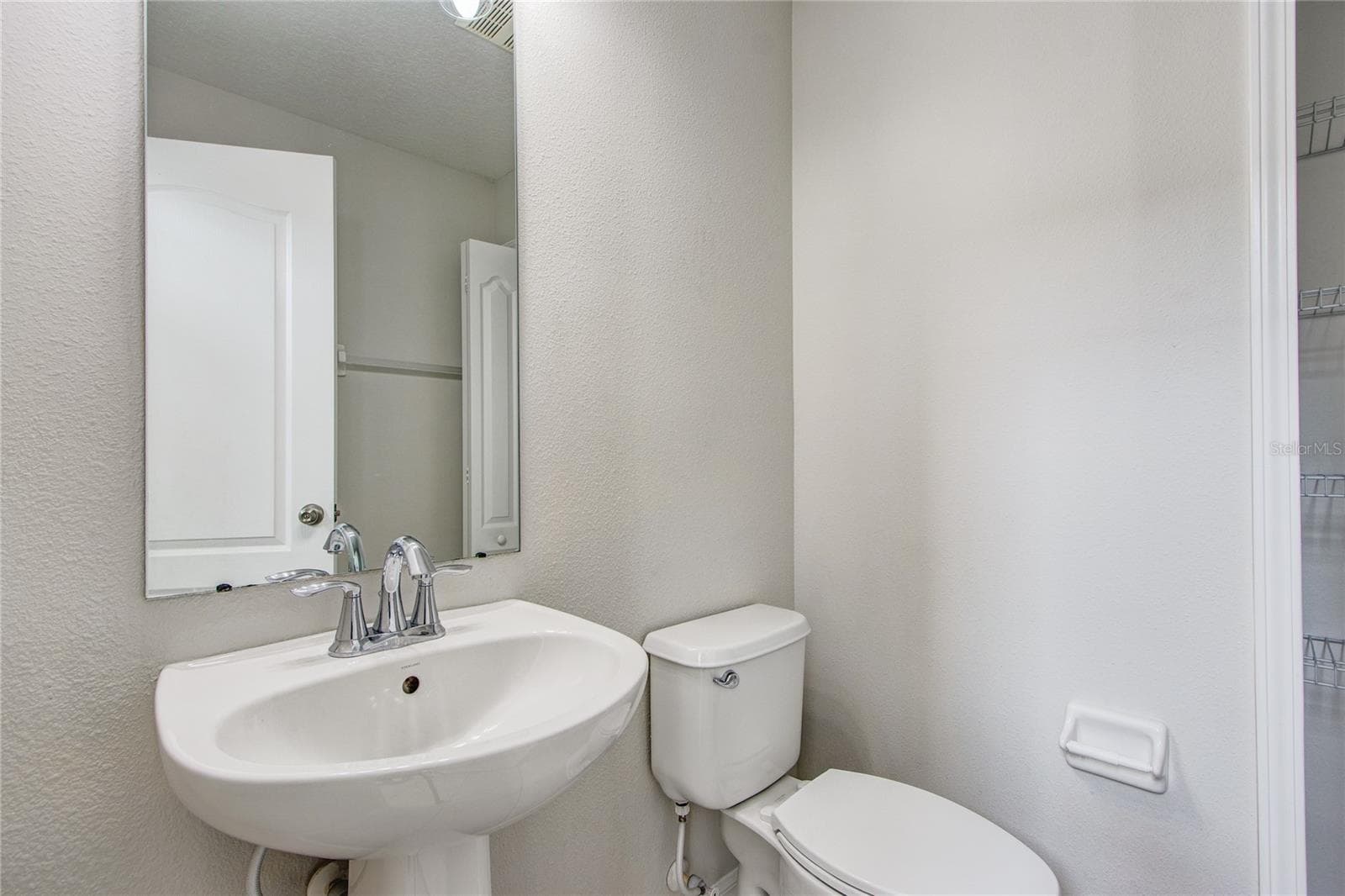 Single Family Residence at 3323 WHITLEY BAY CT, LAND O LAKES, photo 12 of 99