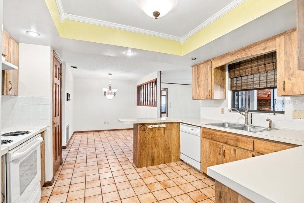 Kitchen - 902 VICKSBURG STREET ST, DELTONA