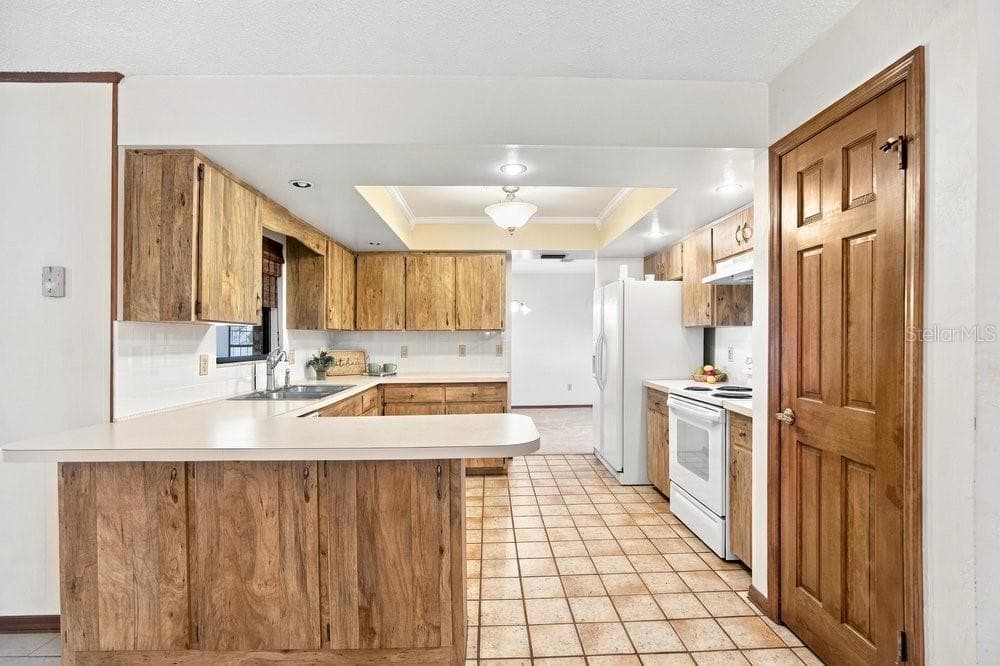 Kitchen - 902 VICKSBURG STREET ST, DELTONA