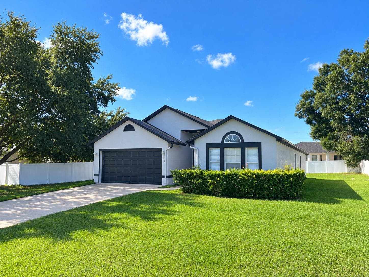 Single Family Residence at 304 MARION OAKS TRL, OCALA, photo 2 of 41