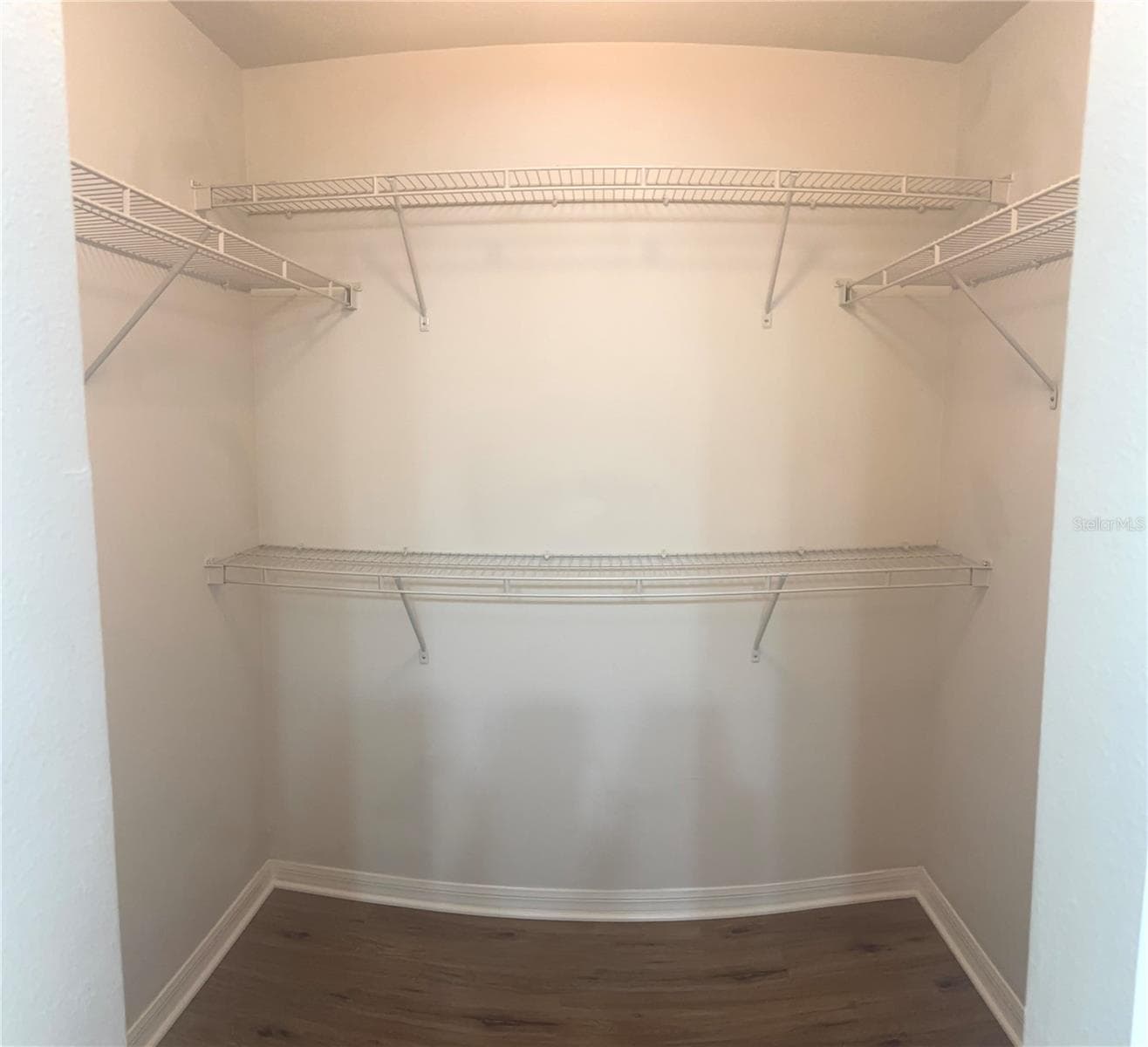 walking closet - 304 MARION OAKS TRL, OCALA