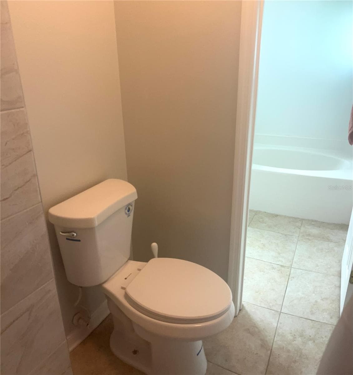 master toilet - 304 MARION OAKS TRL, OCALA