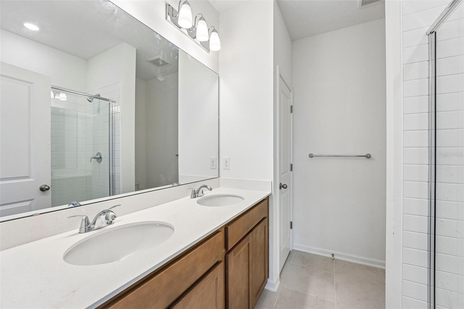 Townhouse at ELLIS COVE, JACKSONVILLE, photo 18 of 29
