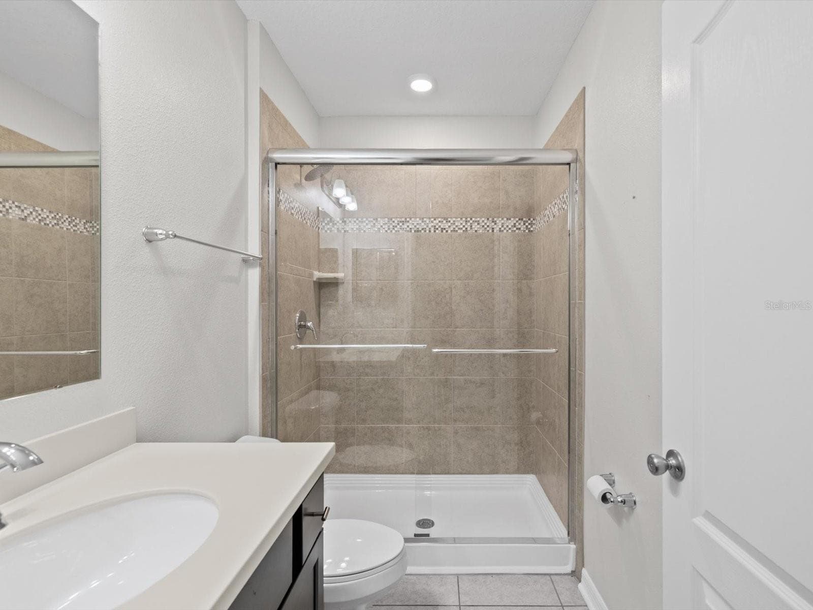 front hallway bathroom - 6337 NODOC RD, SPRING HILL
