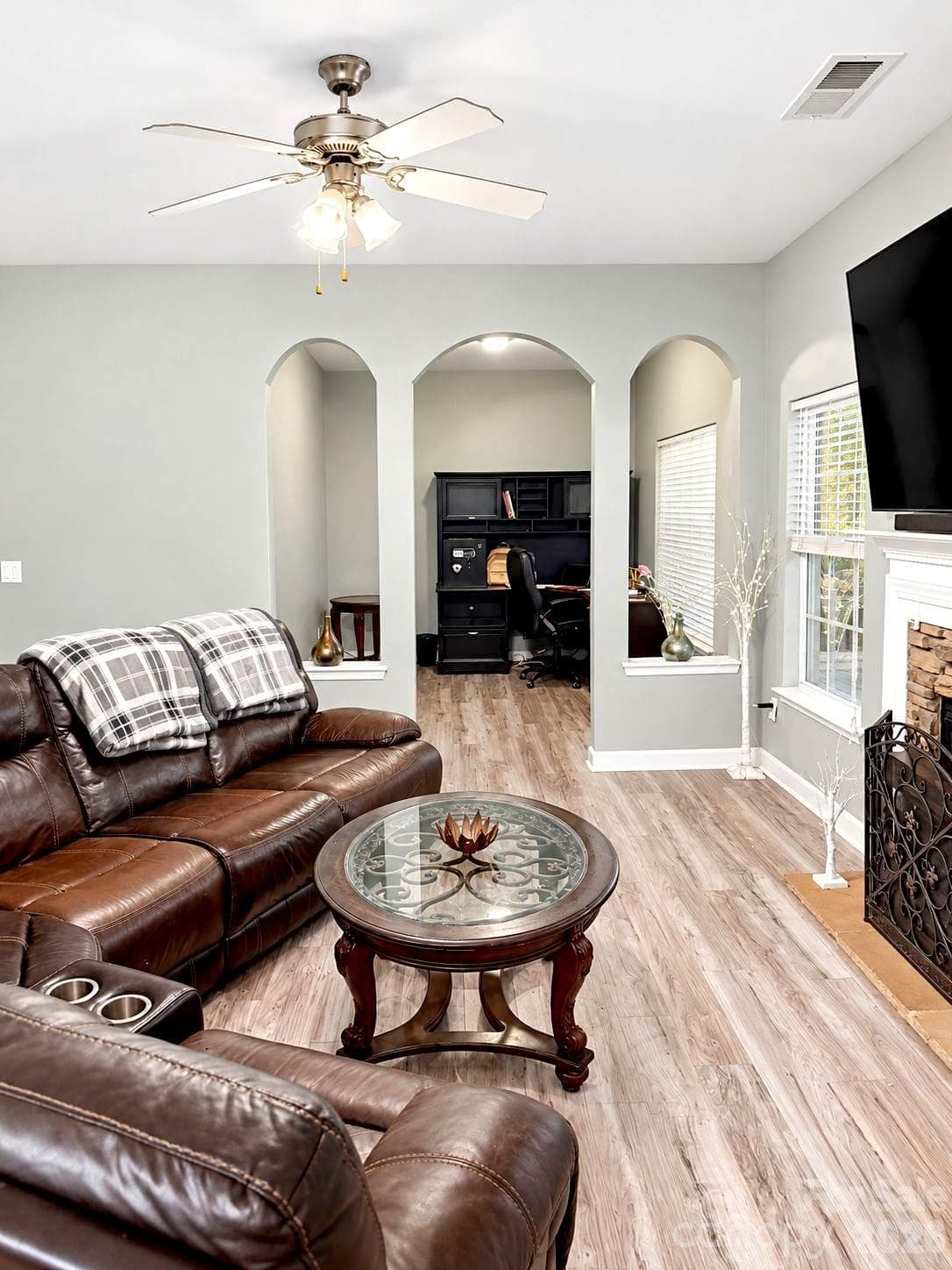 Single Family Residence at 964 Sundance Drive, Gastonia, photo 7 of 23
