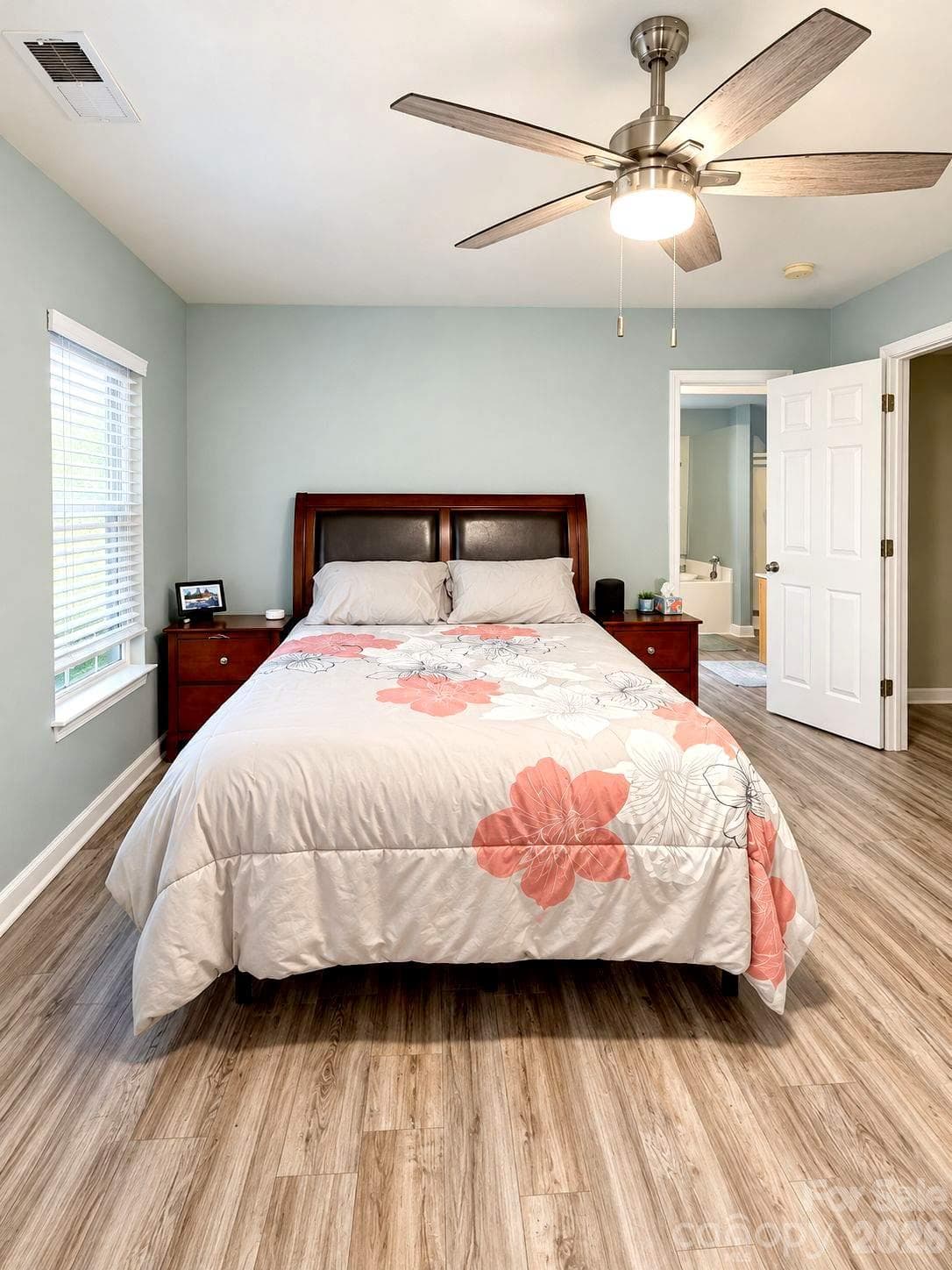 Single Family Residence at 964 Sundance Drive, Gastonia, photo 17 of 23