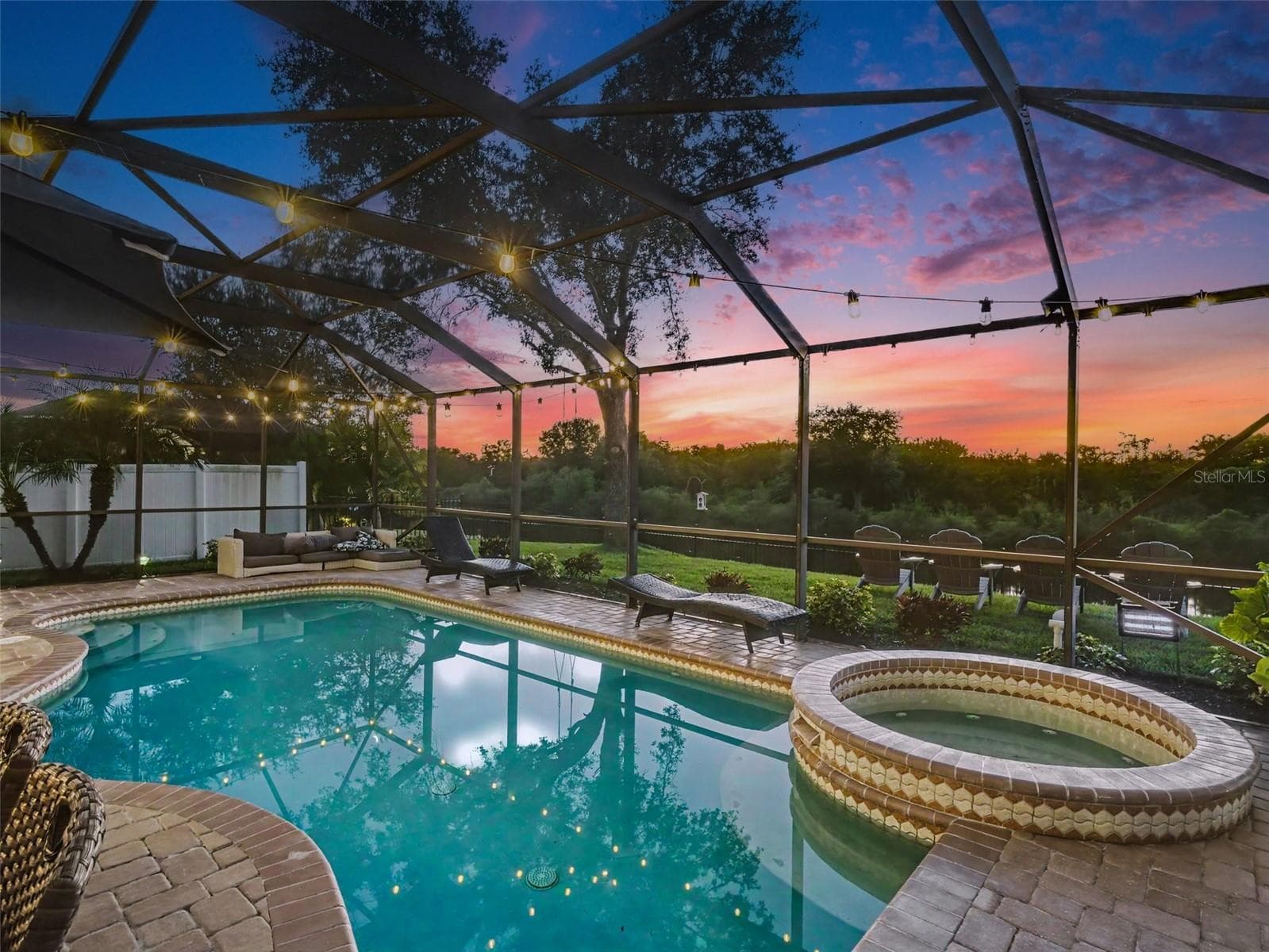 Enclosed Pool and Spa - 7124 34TH ST E, SARASOTA