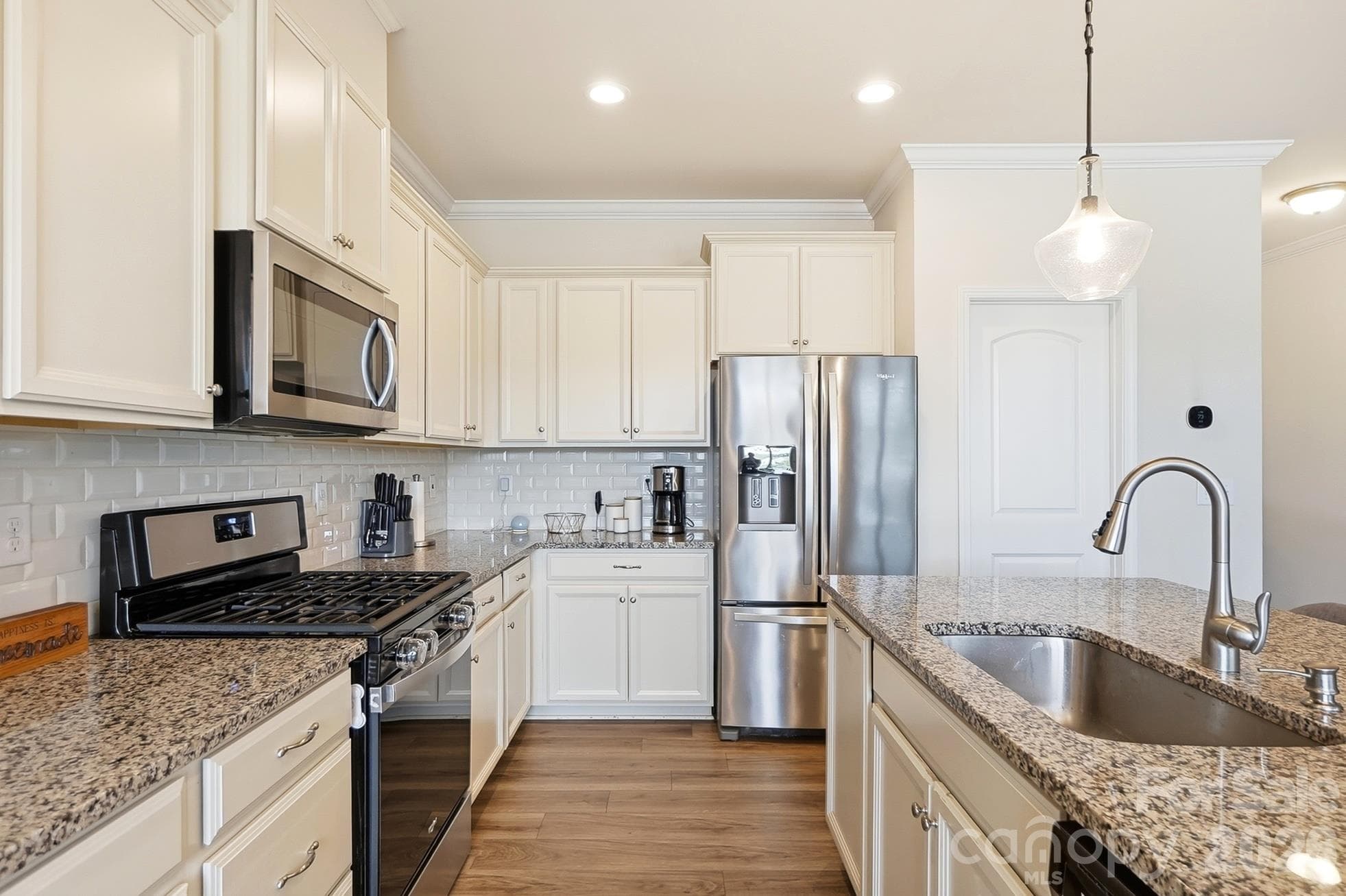 Single Family Residence at 19020 Hawk Haven Lane, Charlotte, photo 10 of 35
