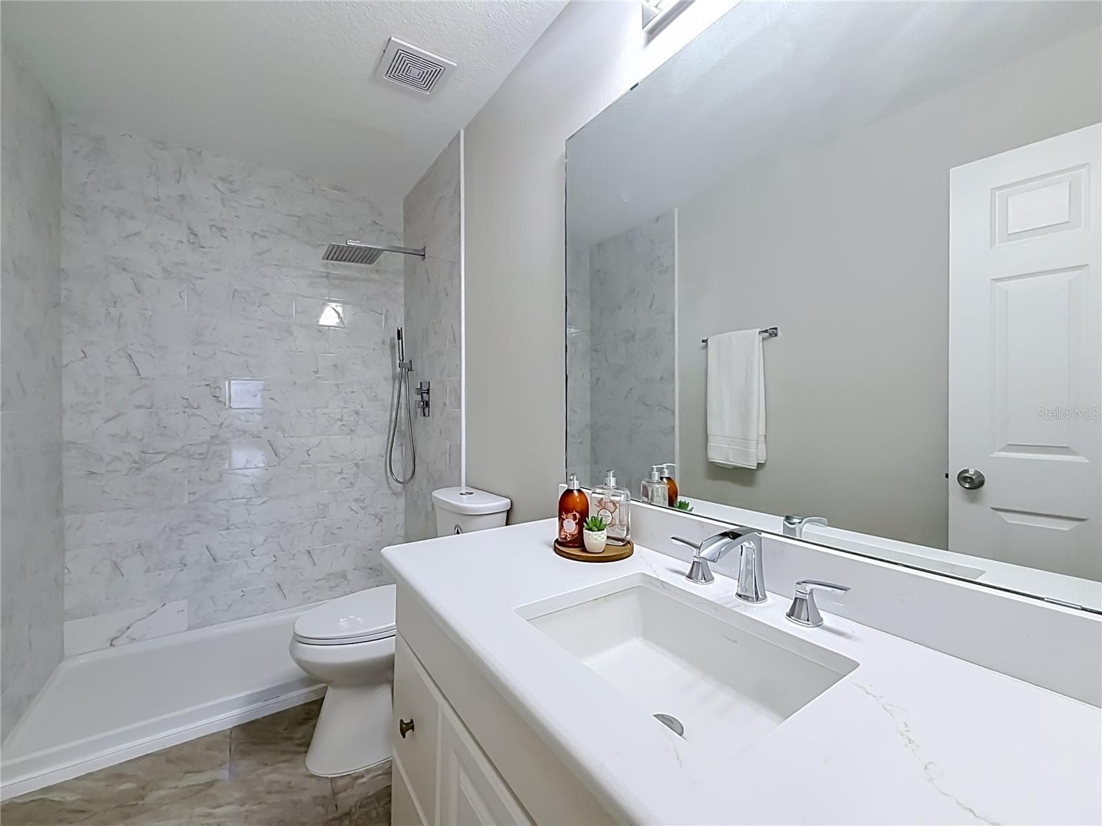 Hallway bathroom - 4574 AGUILA PL, ORLANDO