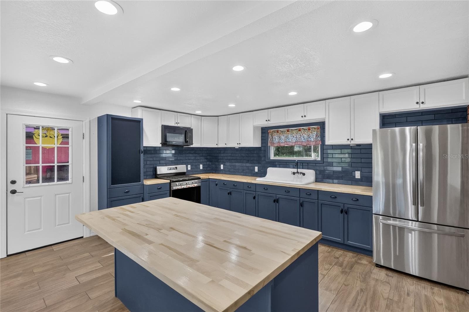 Single Family Residence at 11717 E SALMON DR, FLORAL CITY, photo 12 of 49