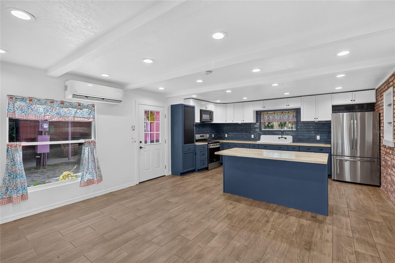 Single Family Residence at 11717 E SALMON DR, FLORAL CITY, photo 13 of 49