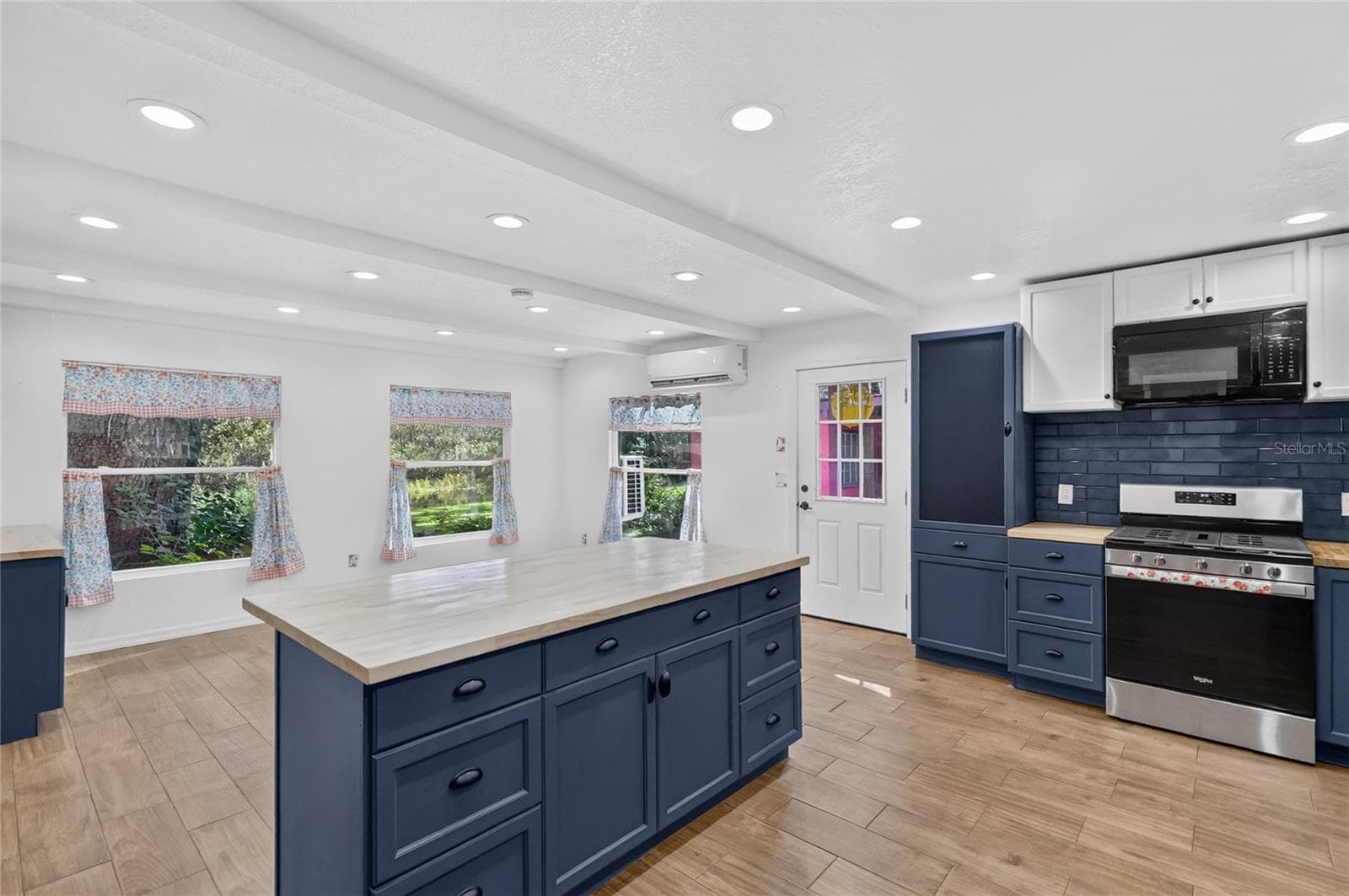 Single Family Residence at 11717 E SALMON DR, FLORAL CITY, photo 15 of 49