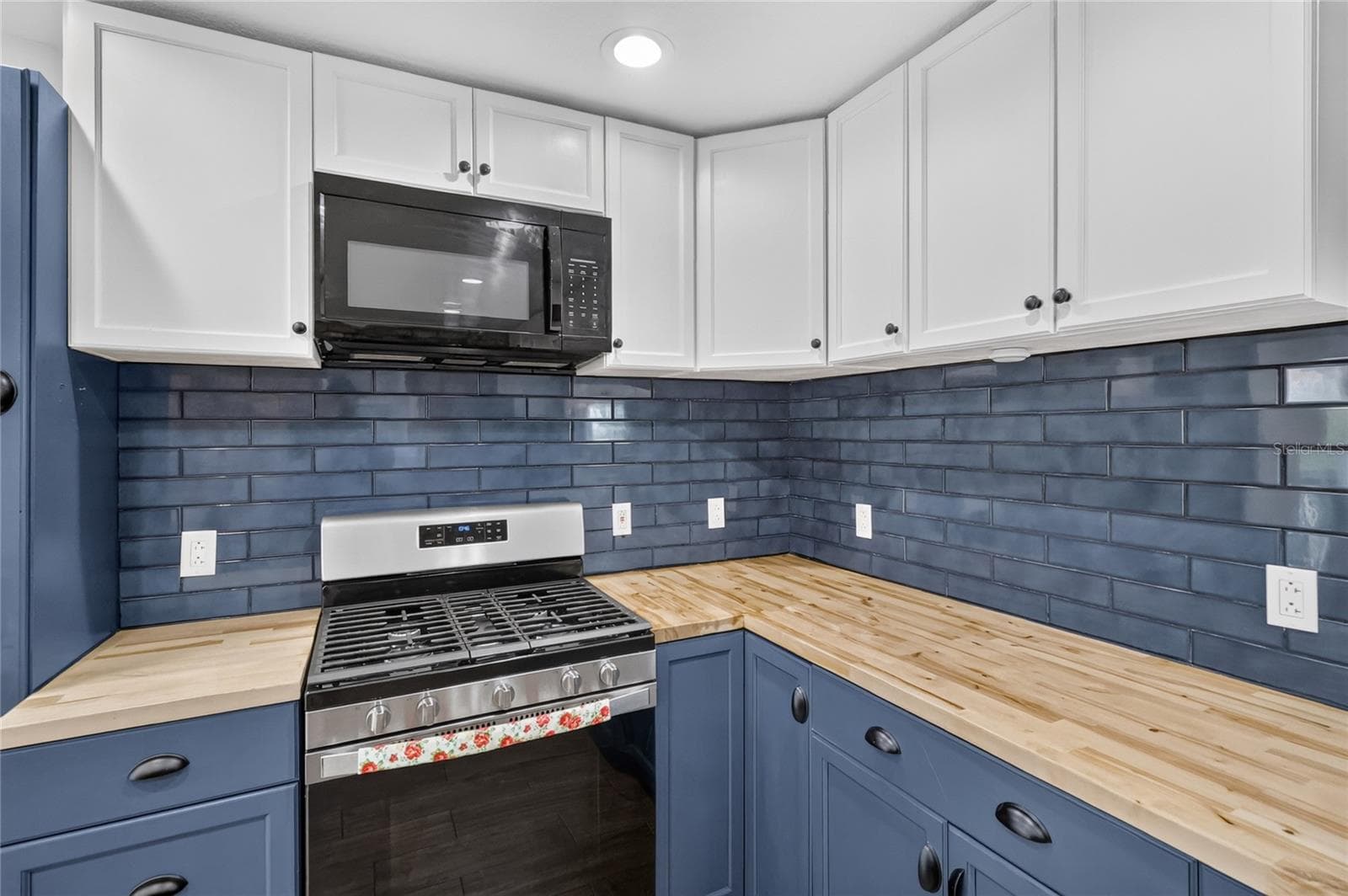 Single Family Residence at 11717 E SALMON DR, FLORAL CITY, photo 17 of 49